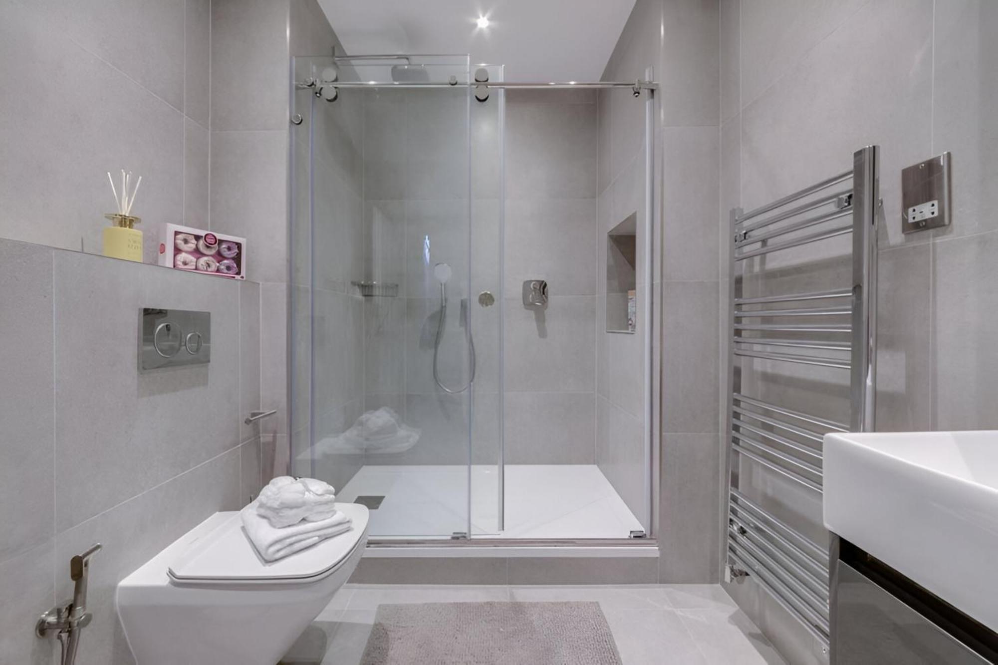 Luxury London 3 Bedroom Duplex With Pool Table - 4Hs מראה חיצוני תמונה