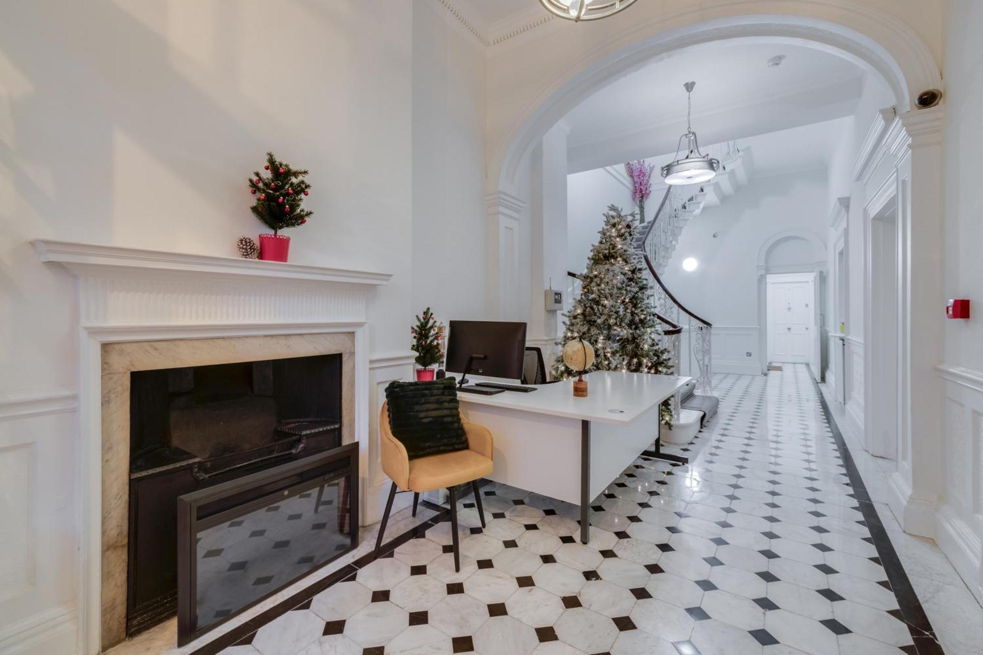 Luxury London 3 Bedroom Duplex With Pool Table - 4Hs מראה חיצוני תמונה